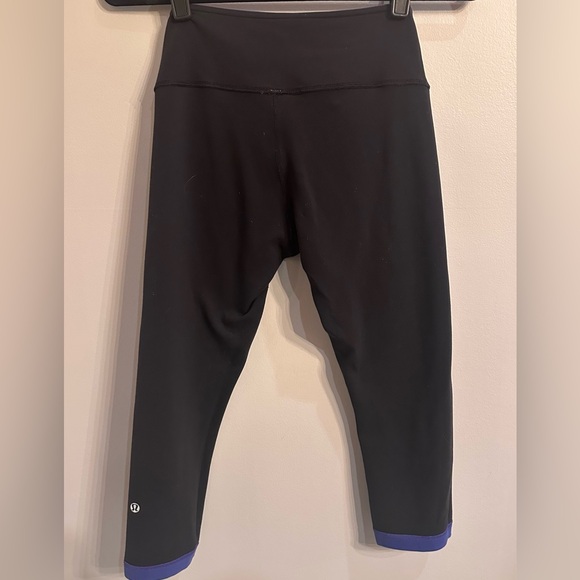 Lululemon wunder under reversible crop (bruised berry/black) - Picture 4 of 7
